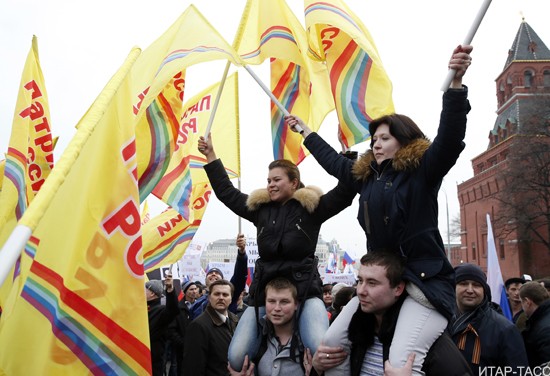 Москвичи в поддержку жителей Крыма на митинге "Мы вместе!"