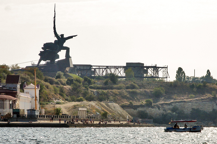 Мемориал Победы на мысе Хрустальный в Севастопольской бухте
