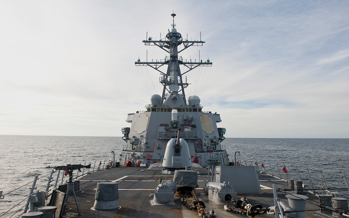 Российские военные начали следить за эсминцем ВМС США в Черном море
