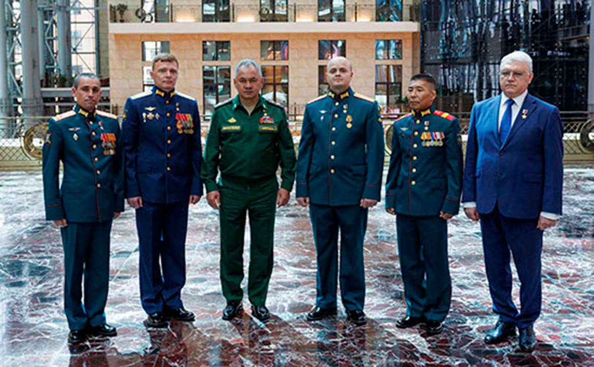 Иван Шиц, Илья Сизов, Сергей Шойгу, Андрей Соловьев, Мерген Донгак, Ян Новиков (слева направо)
