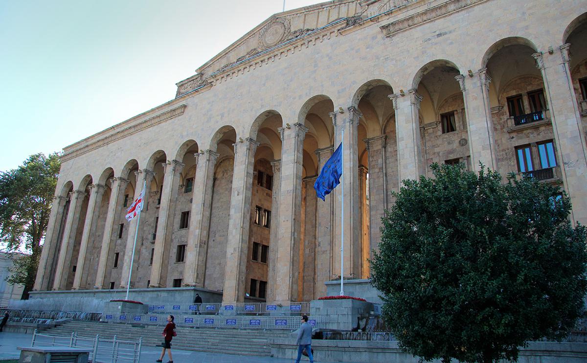 Вид на здание парламента Грузии