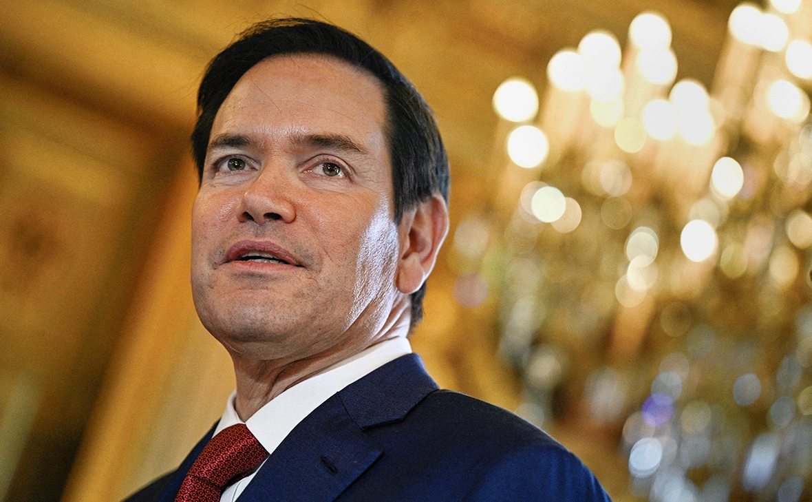 Julien De Rosa / Reuters