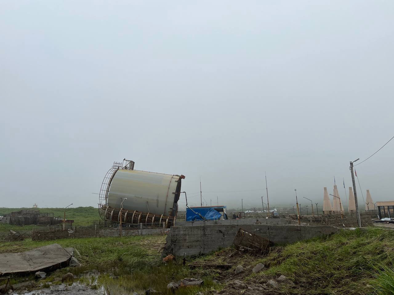 Набережная Северо-Курильска после землетрясения и цунами