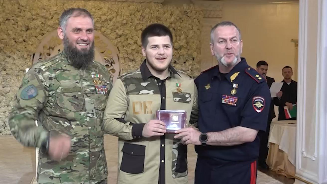 Сын Кадырова получил медаль «Защитник Чеченской Республики»