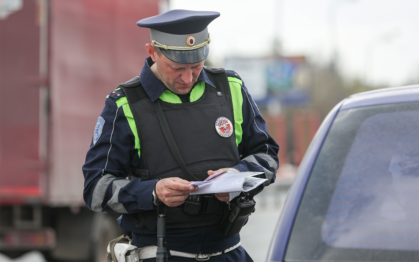 Игнорирование обязанности получения нового СТС влечет административный штраф в размере от 1500 до 2000 руб.