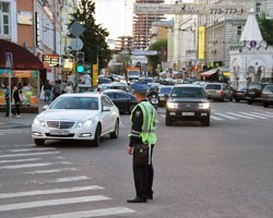 Во всех районах Петербурга установят флуоресцентные пешеходные знаки