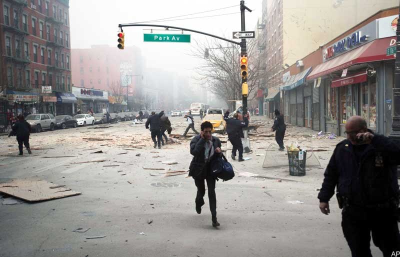 Из-за взрыва в Нью-Йорке обрушились два здания