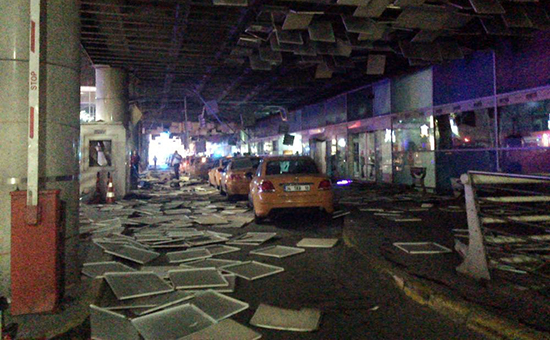 Аэропорт Ататюрк в&nbsp;Стамбуле после&nbsp;взрывов, 28 июня 2016 года


