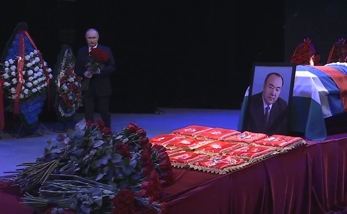 скриншот с трансляции церемонии прощания