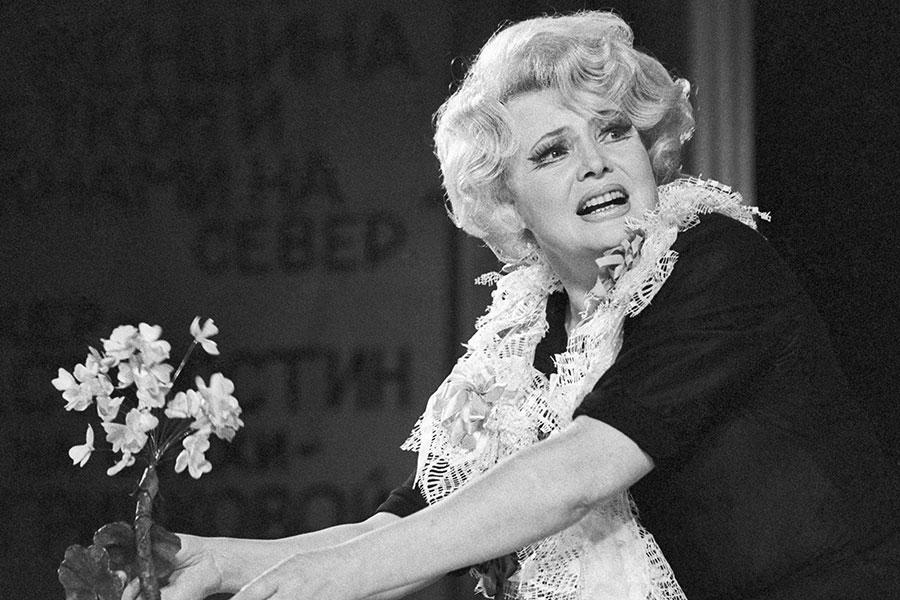 Татьяна Доронина в роли Аэлиты в спектакле по пьесе Э.&nbsp;Радзинского &laquo;Приятная женщина с цветком и окнами на север&raquo; Театра эстрады, 1983 год