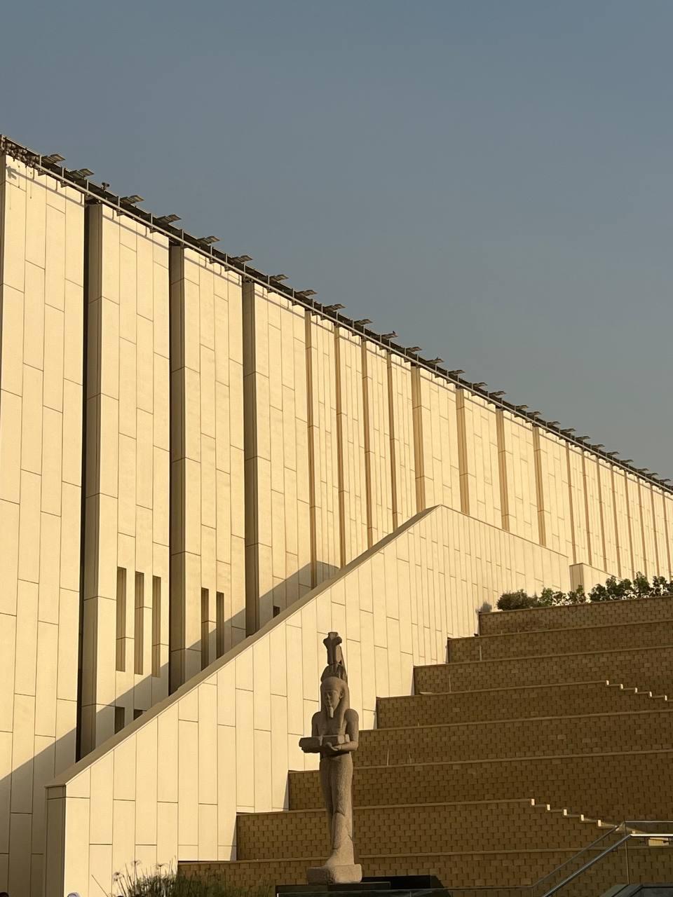 Вид на пирамиды из Большого Египетского музея