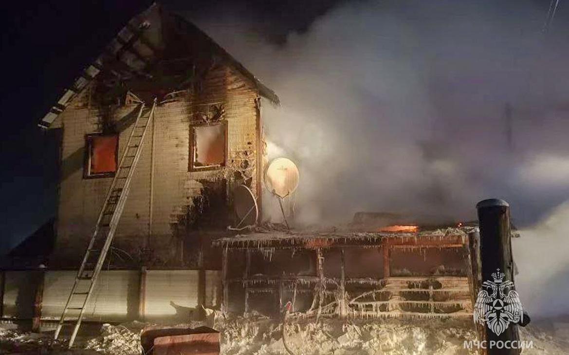 Двое детей и трое взрослых погибли при пожаре в Якутии