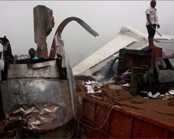 Авиакатастрофа в Нигерии: из-за хаоса в Лагосе власти не могут установить количество погибших
