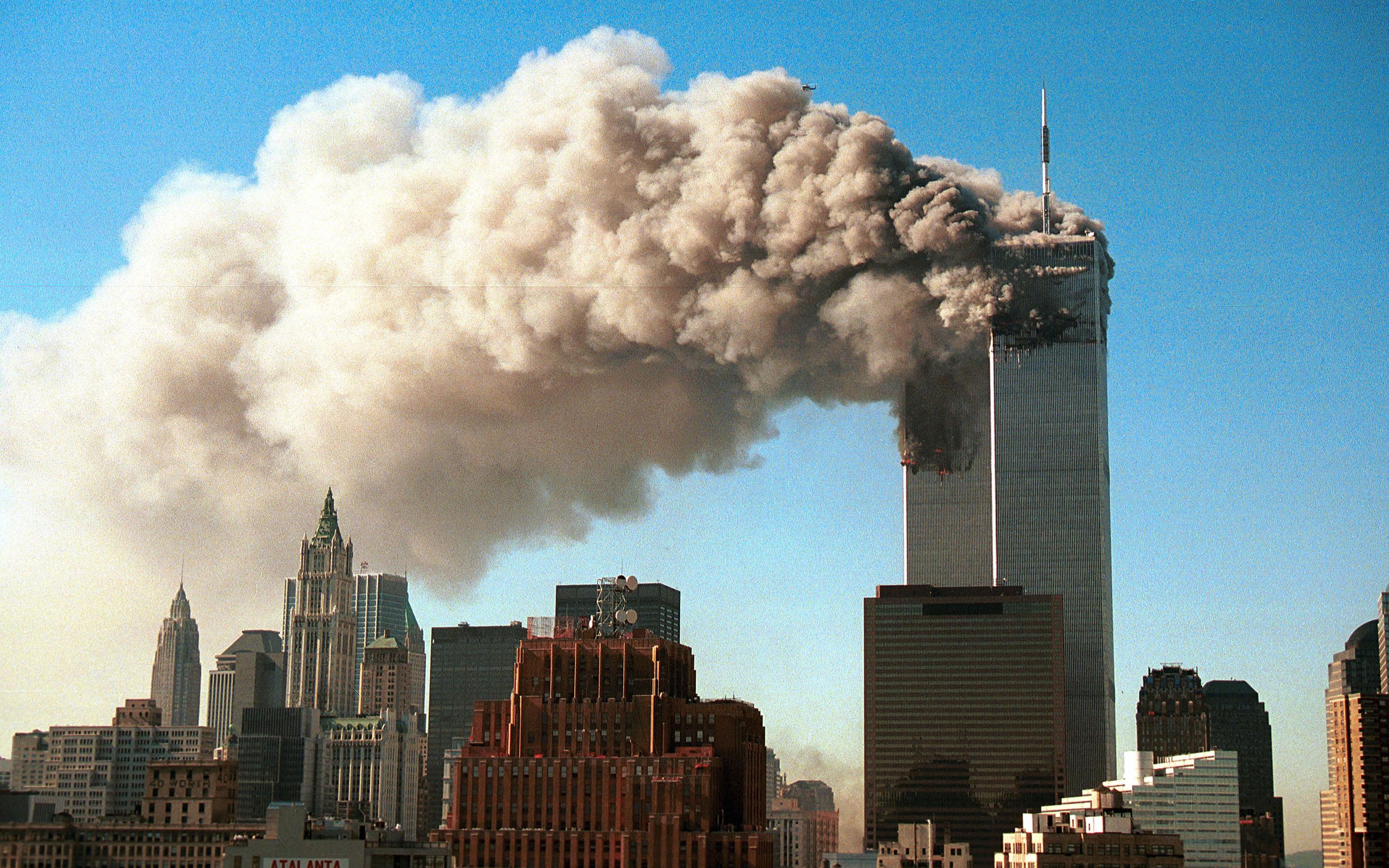 Сколько этажей было в башнях близнецах. Башни-Близнецы 11 сентября 2001. ВТЦ Нью-Йорк 2001. Всемирный торговый центр башни Близнецы 11 сентября. Аль Каида 11 сентября 2001.