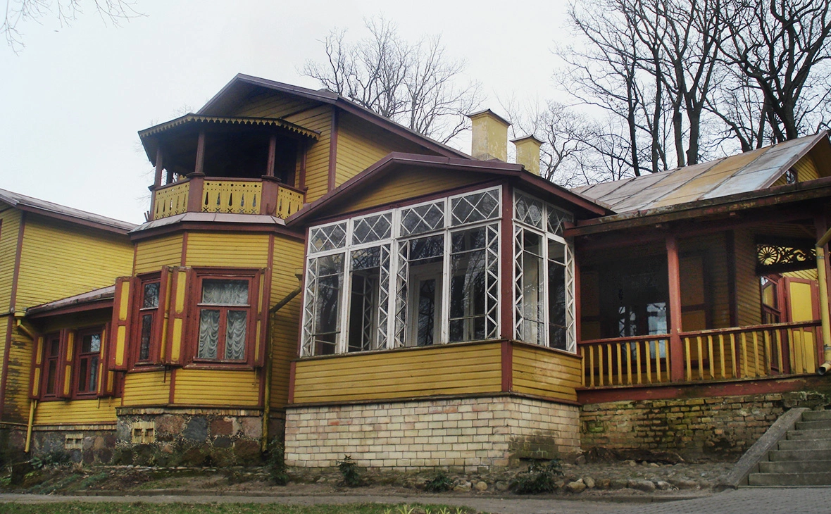 Alma Pater / Wikipedia