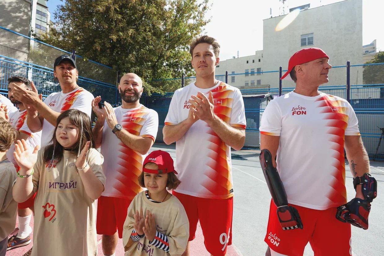 Звезды спорта и шоу-бизнеса сыграли в футбол в поддержку Фонда Хабенского