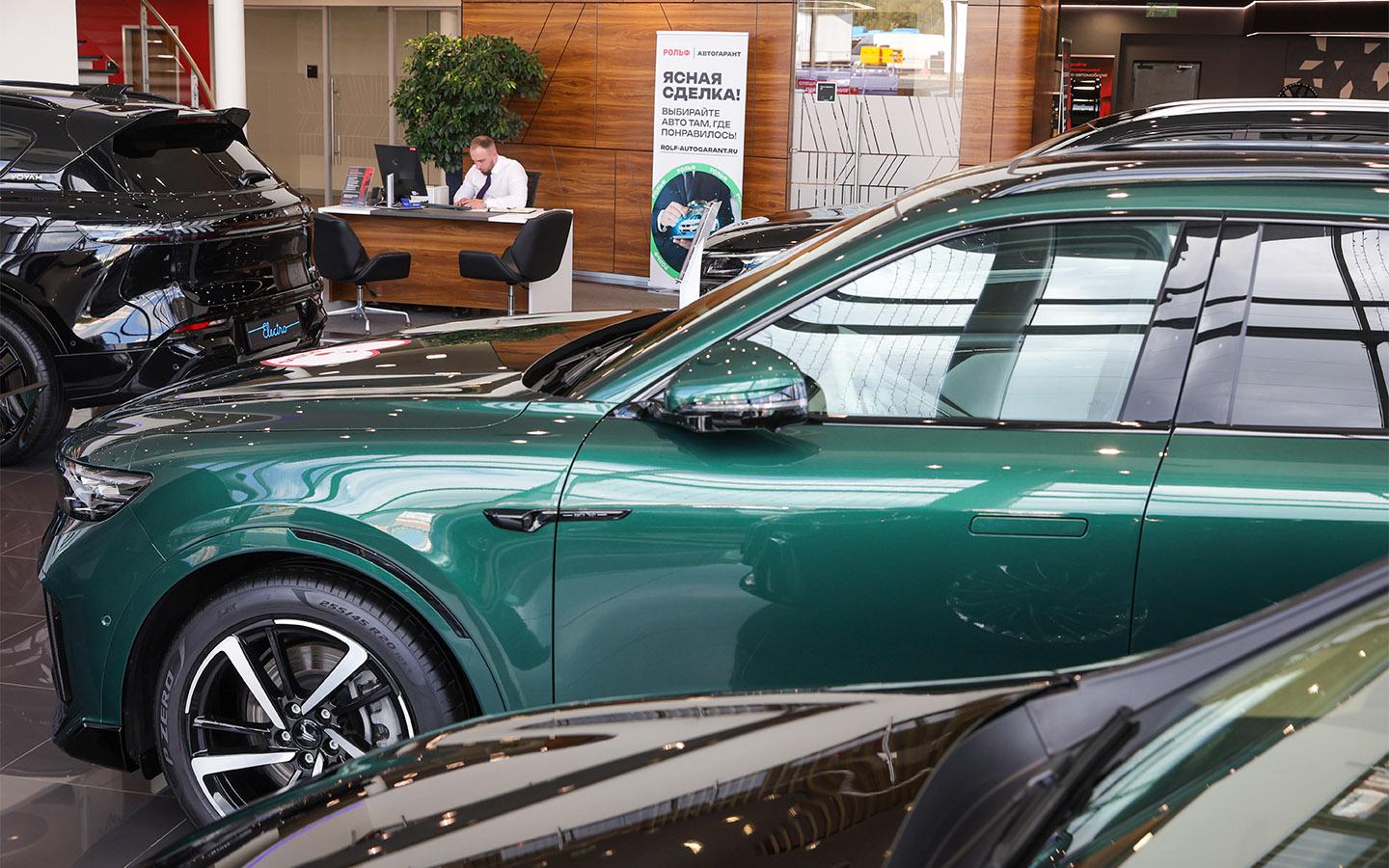 Дилеры избавляются от новых машин 2023 и 2024 годов выпуска. Статистика