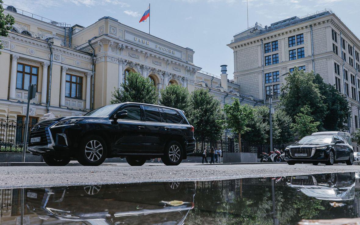 Аналитики Альфа-банка допустили полугодовую паузу в снижении ставки ЦБ
