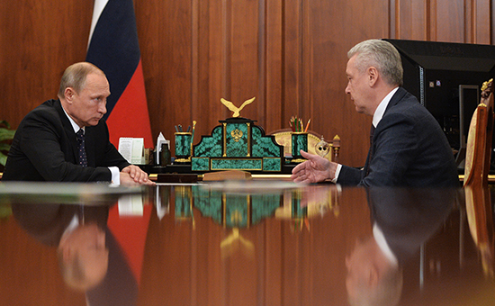 Президент РФ Владимир Путин и мэр Москвы Сергей Собянин (слева направо) во время встречи в Кремле
