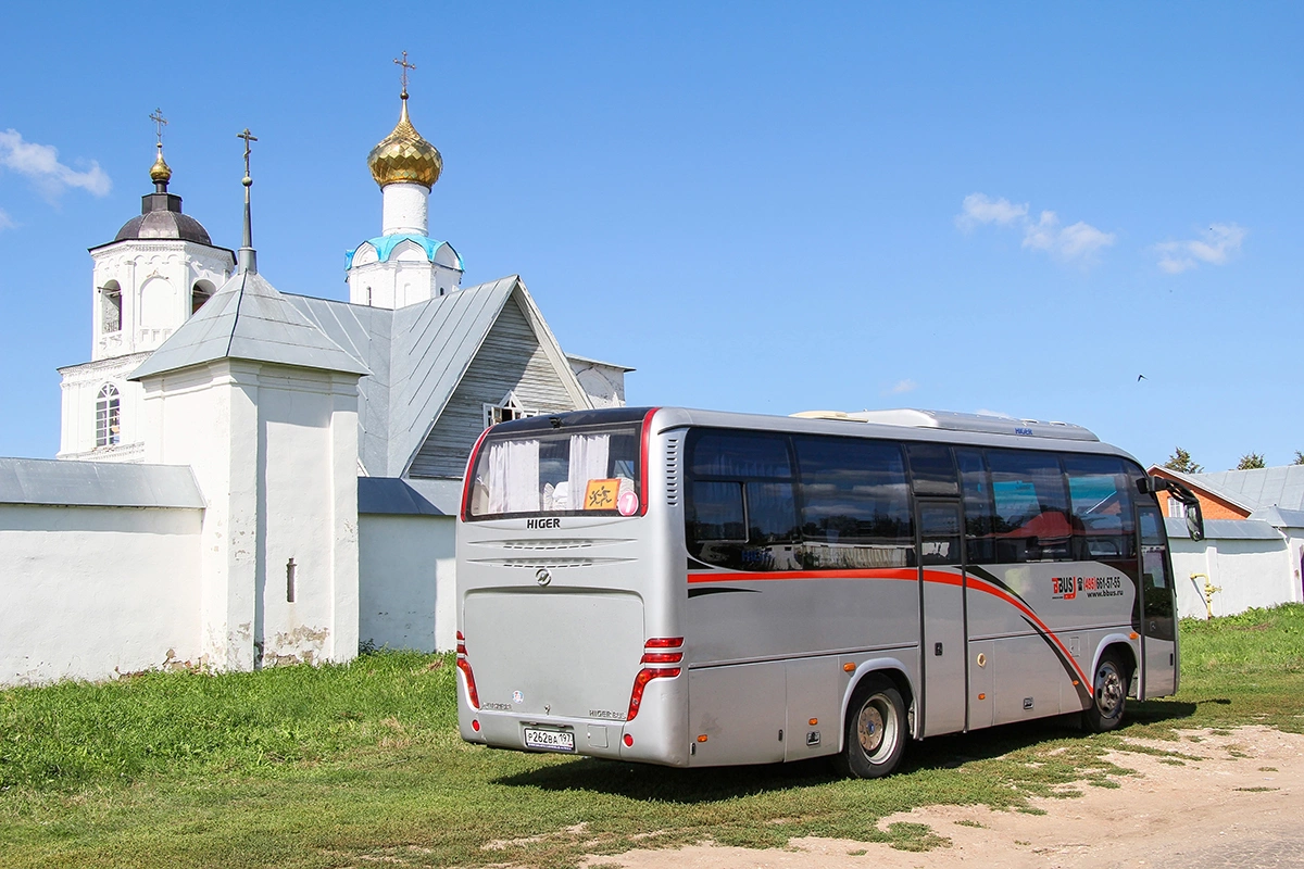 <p>Туристический автобус в Суздале</p>