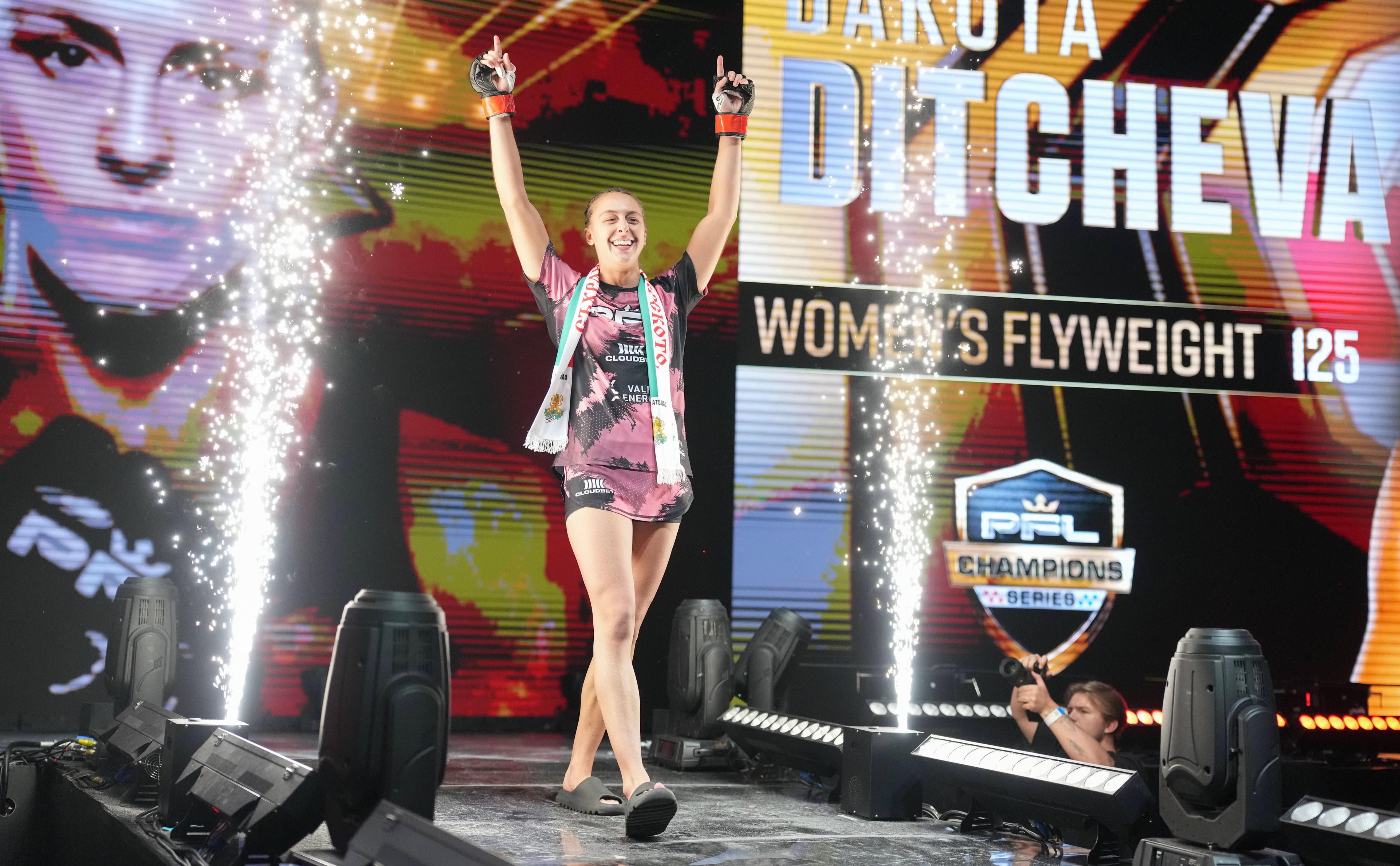 Чемпионка PFL Дитчева сломала обе руки во время победного поединка