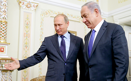 Президент России Владимир Путин и премьер-министр Израиля Биньямин Нетаньяху (слева направо) во время встречи в Ново-Огарево