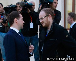 Д.Медведев предложил О.Кашину не менять своих позиций