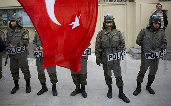 Сотрудники турецкой полиции
