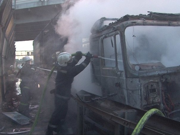 На Володарском мосту сгорел пассажирский автобус