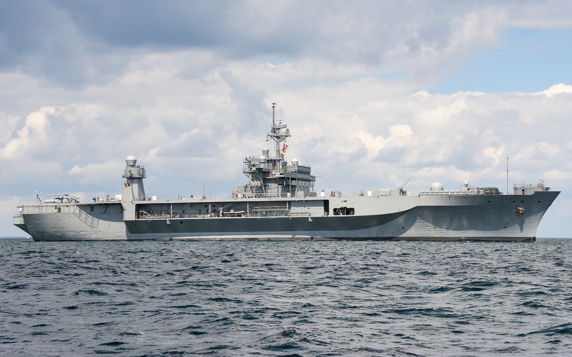 Черноморский флот сообщил, что следит за кораблем ВМС США