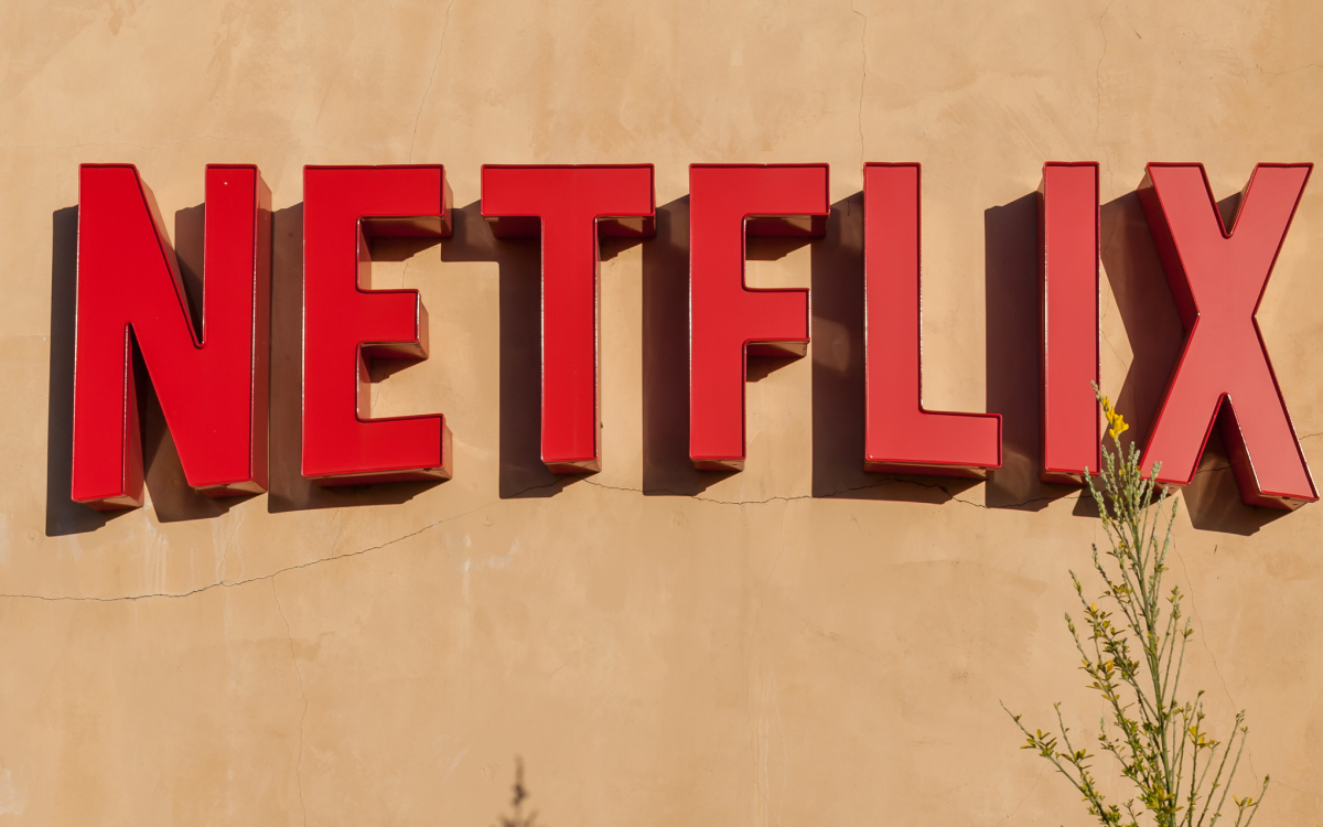 Акции Netflix обвалились на 20% из-за замедления прироста подписчиков