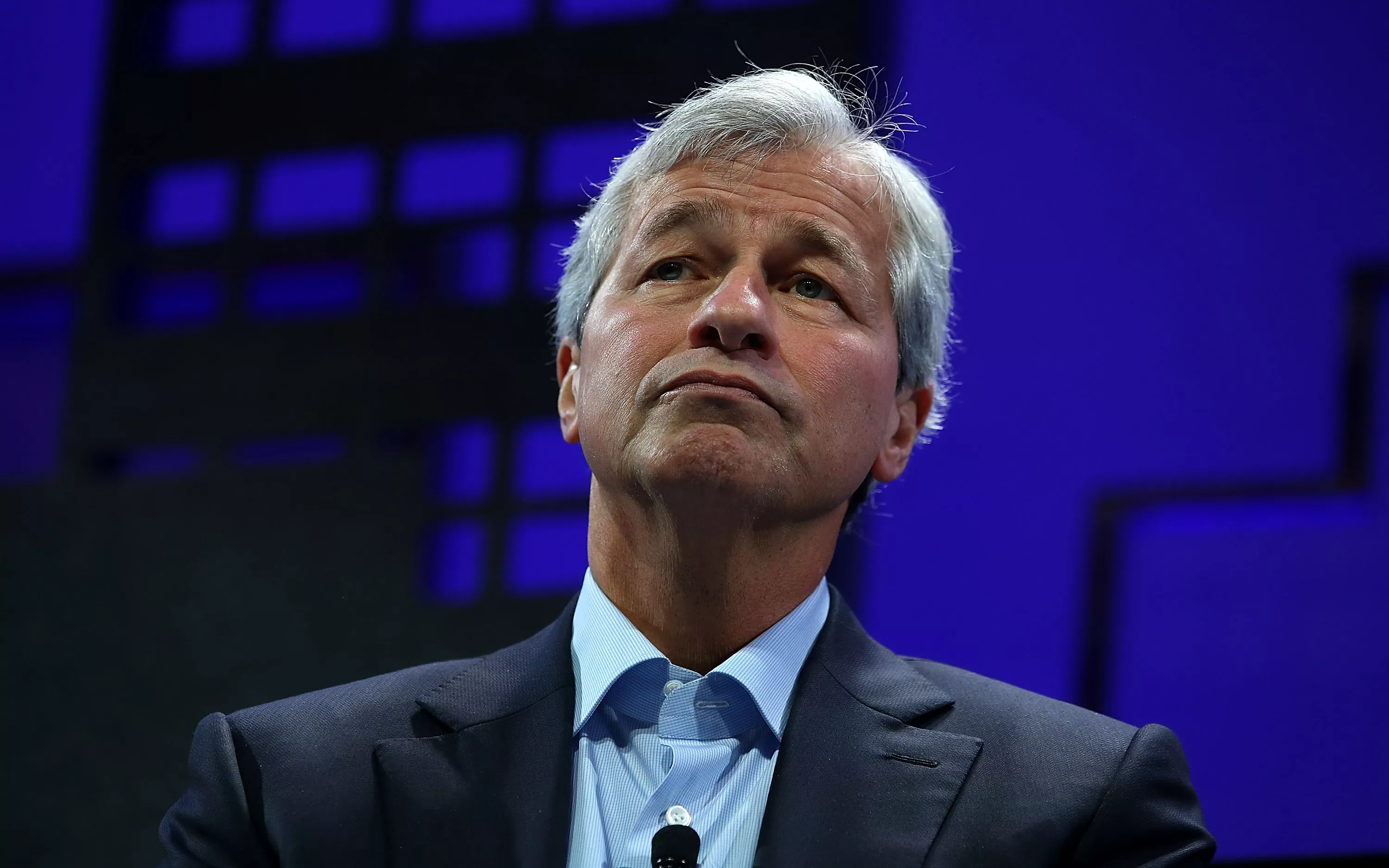 Глава JPMorgan предупредил об угрозе всемирной рецессии через 6–9 месяцев