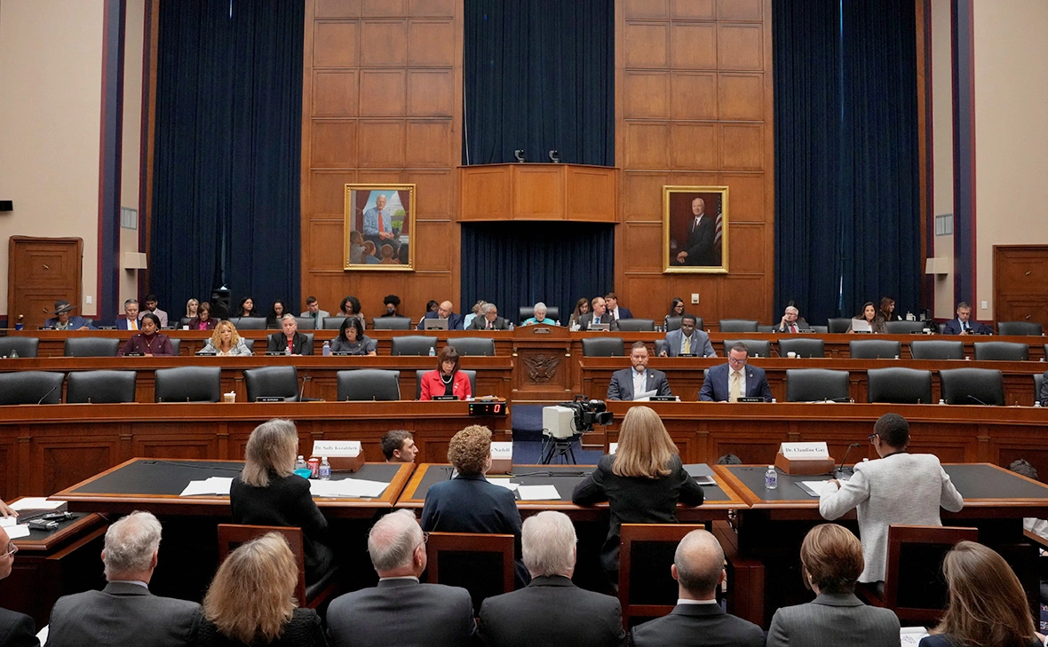 Ken Cedeno / Reuters