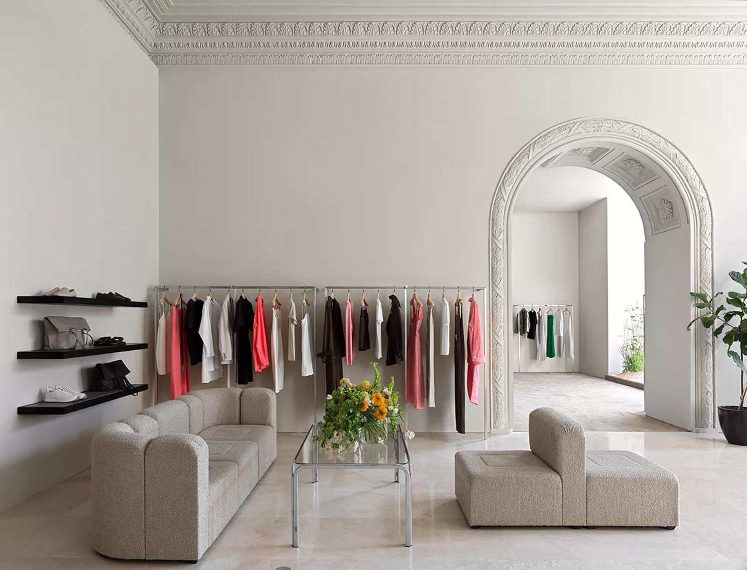 12 Storeez, Столешников переулок, 13/15 (12storeez.com)
