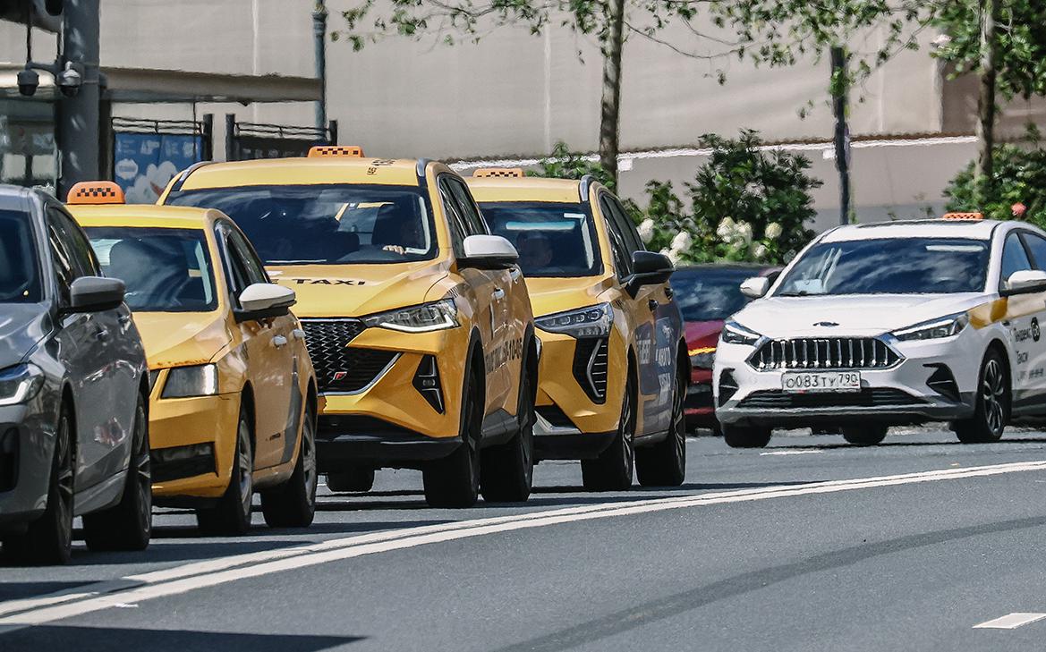 Стоимость патента для таксистов в Москве сравняют с платежами самозанятых
