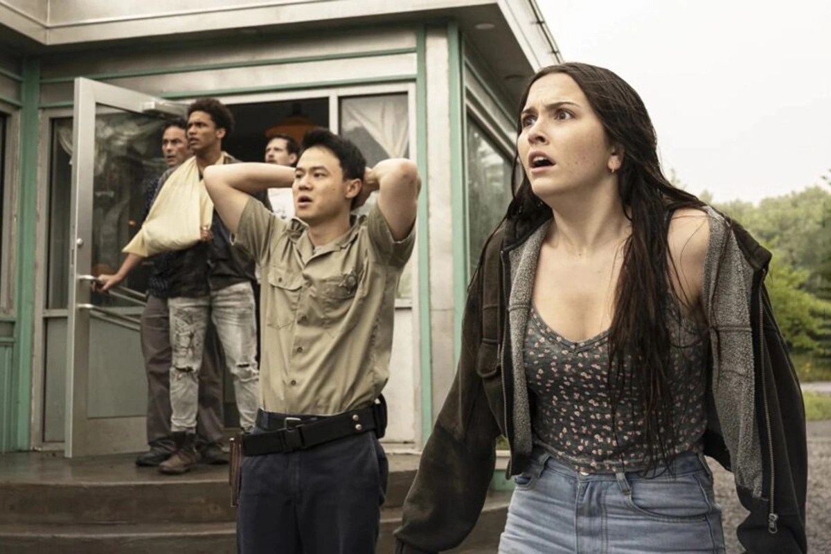 Кадр из сериала «Извне»