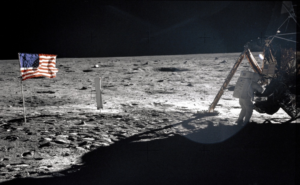 Прыжок в прошлое: высадка человека на Луну