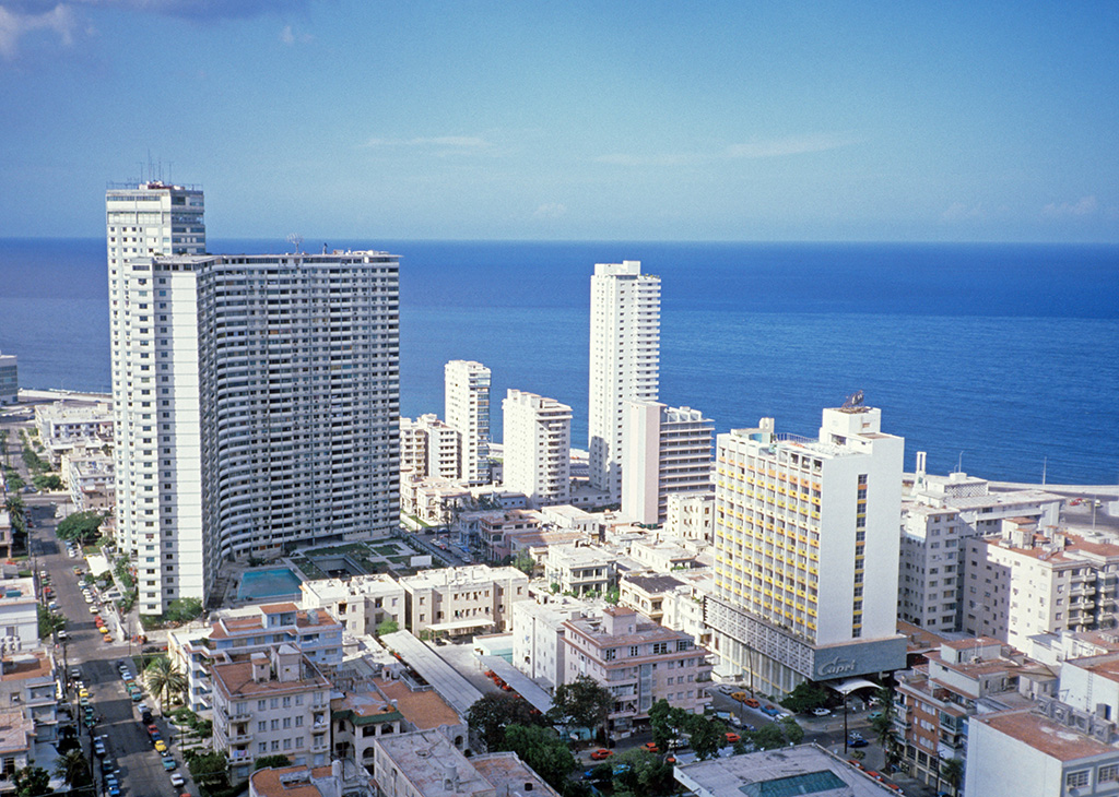 Вид на центральный район Гаваны Ведадо и FOCSA Building
