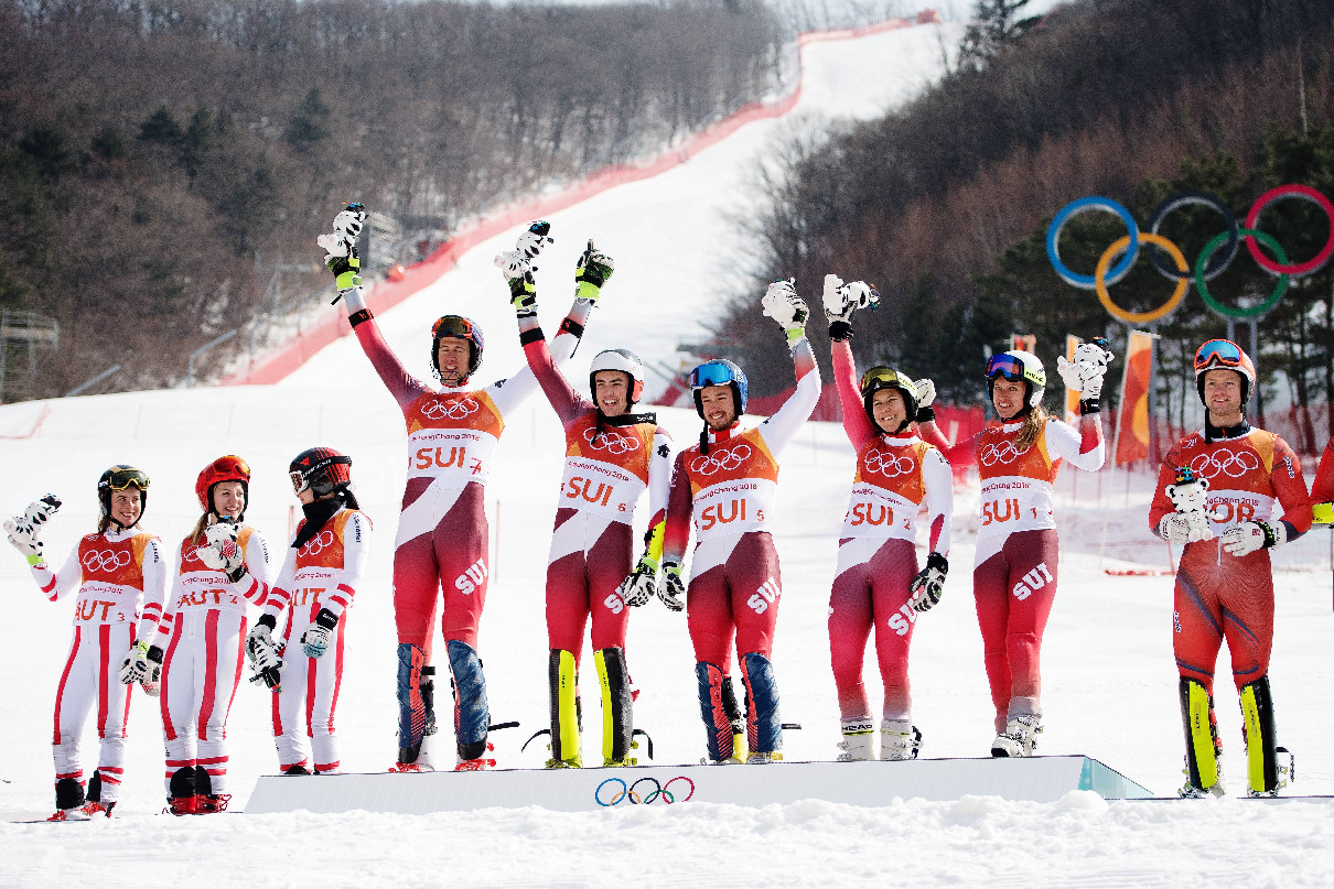 Зимние олимпийские игры это спортивные соревнования впр. Командные соревнования горнолыжный спорт. Командные соревнования лыжный спорт. Горные лыжи Олимпийские игры. Командные соревнования по горнолыжному спорту.