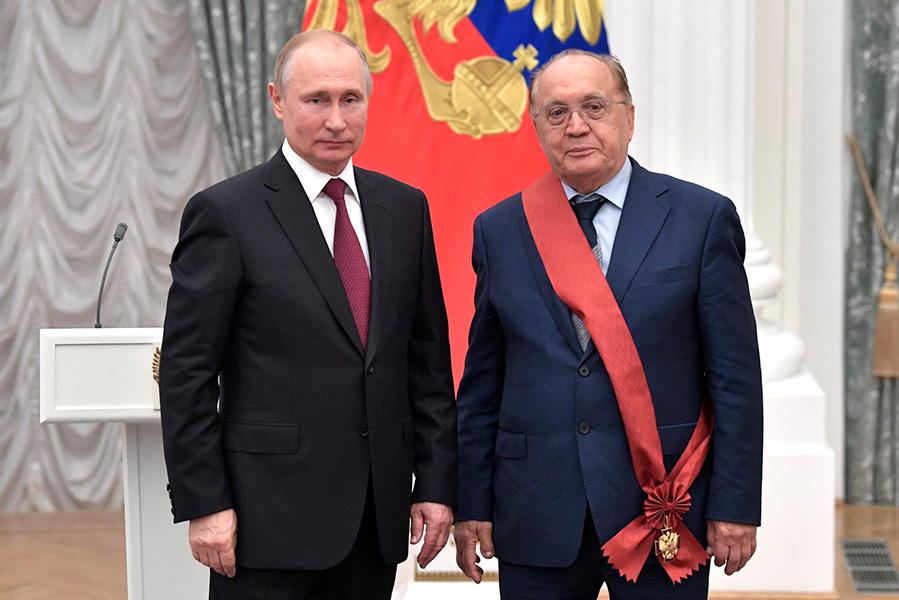 Владимир Путин награждает орденом &laquo;За заслуги перед Отечеством&raquo; I степени Виктора Садовничего, 2019 год