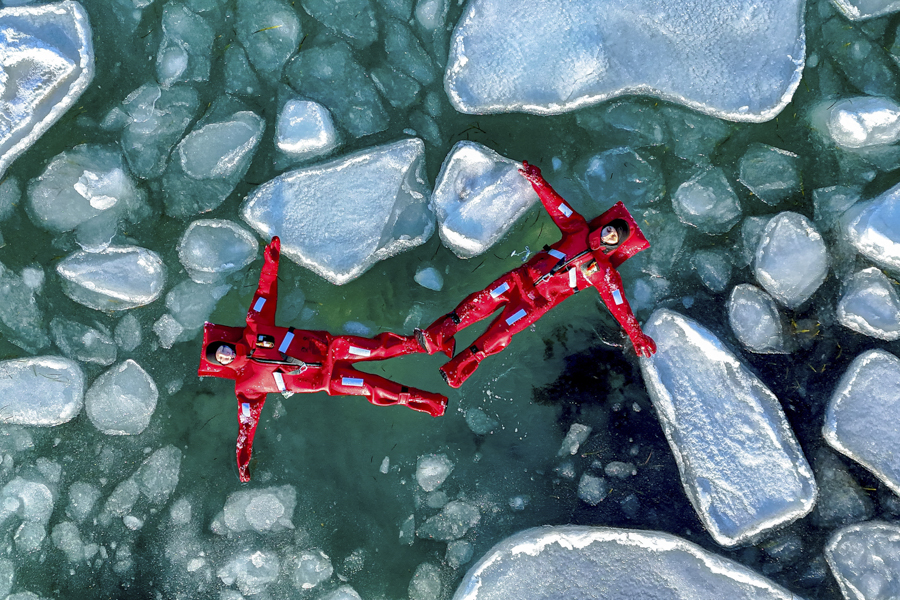 Айс-флоатинг в акватории бухты Ахлестышева, Владивосток.