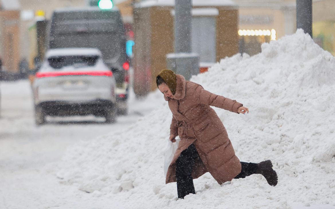 В Москве упало атмосферное давление на фоне снежного циклона
