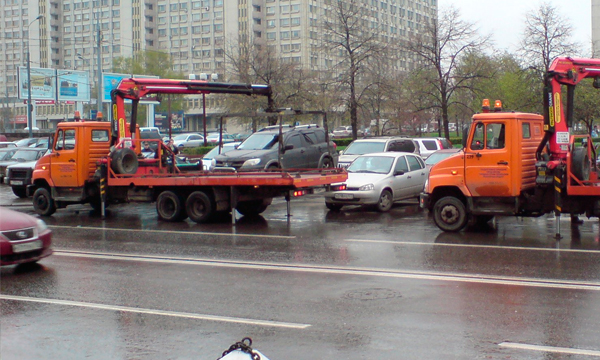 Житель Нижнего Новгорода умер во время эвакуации его автомобиля
