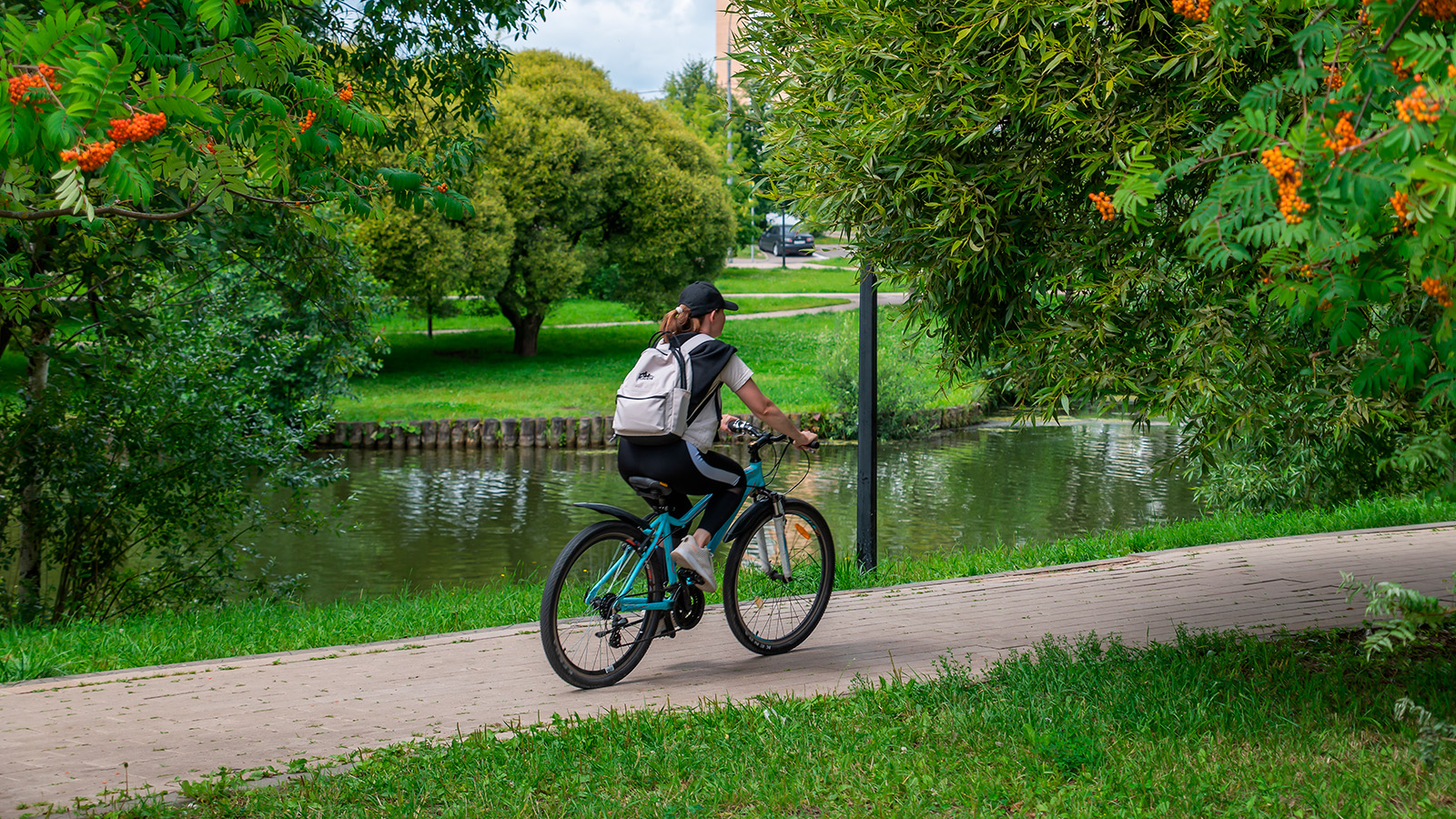 Во многих столичных парках есть возможность покататься на велосипеде