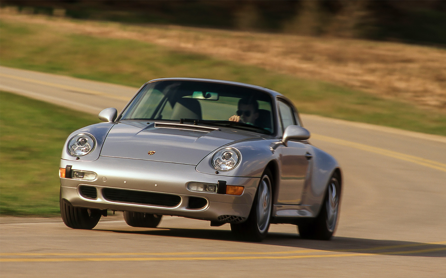 Porsche 911 993 Carrera S известен как последний автомобиль немецкого бренда с воздушным охлаждением