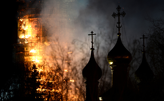 Пожар на колокольне Новодевичьего монастыря