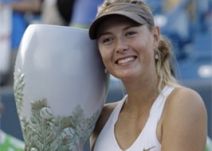 Шарапова возглавила чемпионскую гонку WTA