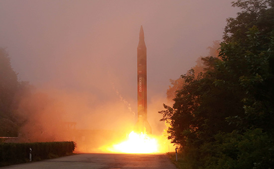 Запуск баллистической ракеты во&nbsp;время учений в&nbsp;Северной Корее. Пхеньян 2016 год
