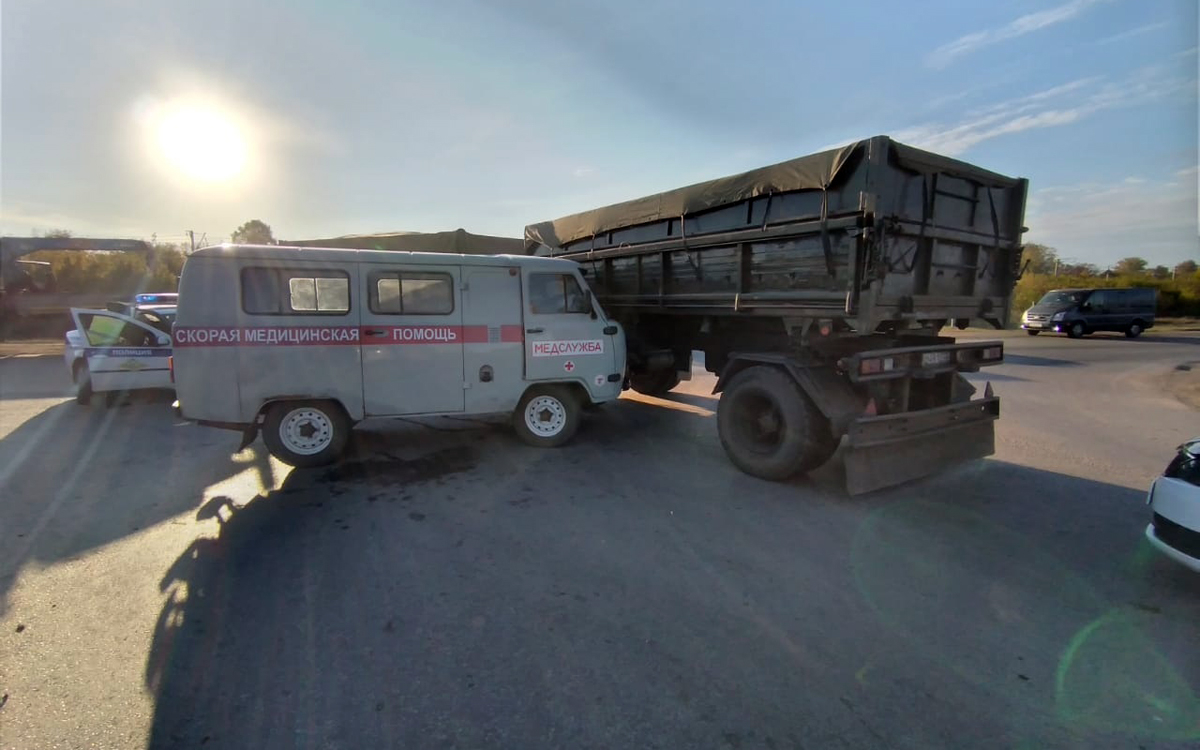 Девять человек пострадали в ДТП со скорой и «КамАЗом» в Башкирии