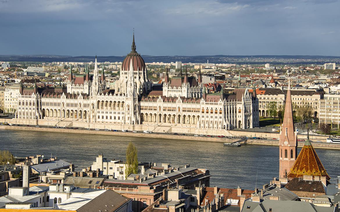 Решение ЕС лишить Венгрию финансирования вновь сплотило ее с Польшей